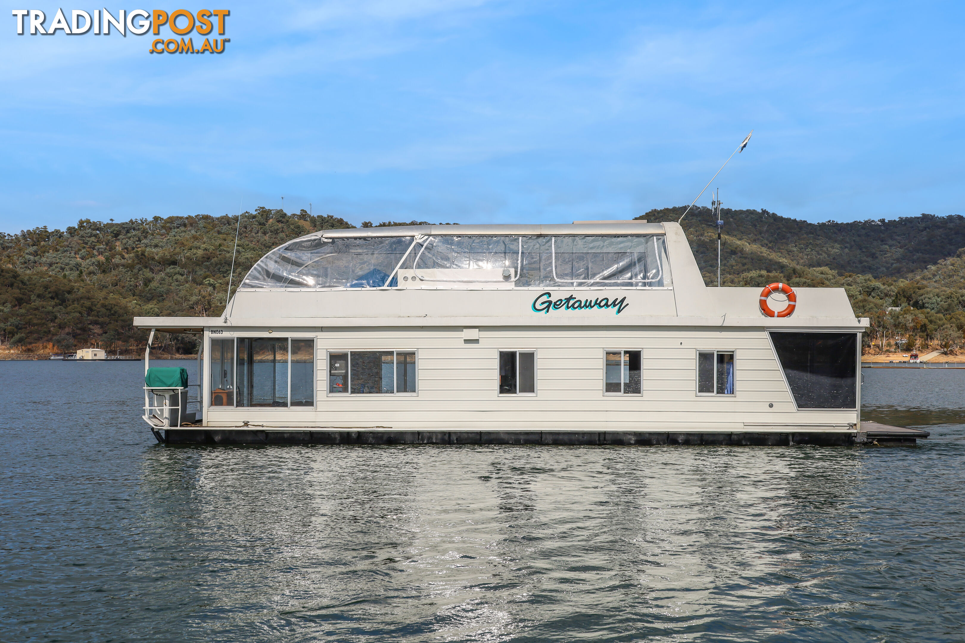 Getaway Houseboat Holiday Home on Lake Eildon