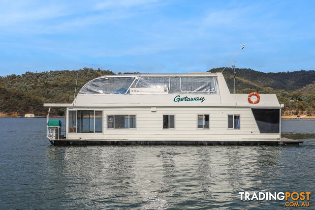 Getaway Houseboat Holiday Home on Lake Eildon