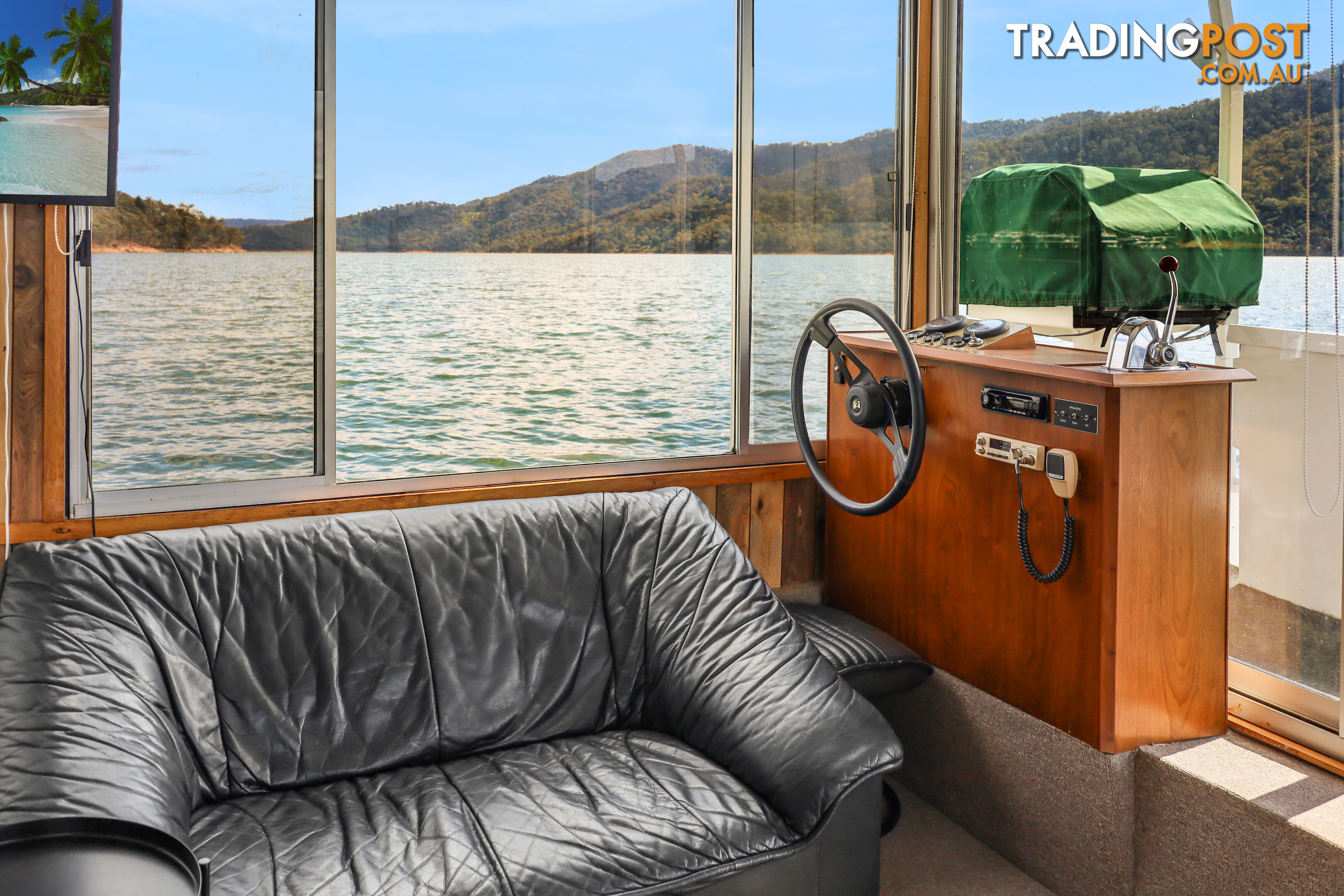 Getaway Houseboat Holiday Home on Lake Eildon