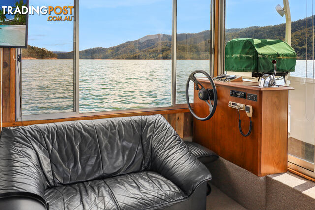 Getaway Houseboat Holiday Home on Lake Eildon