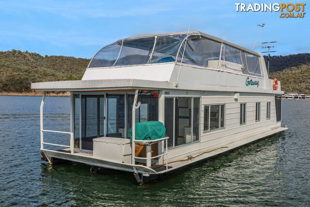 Getaway Houseboat Holiday Home on Lake Eildon