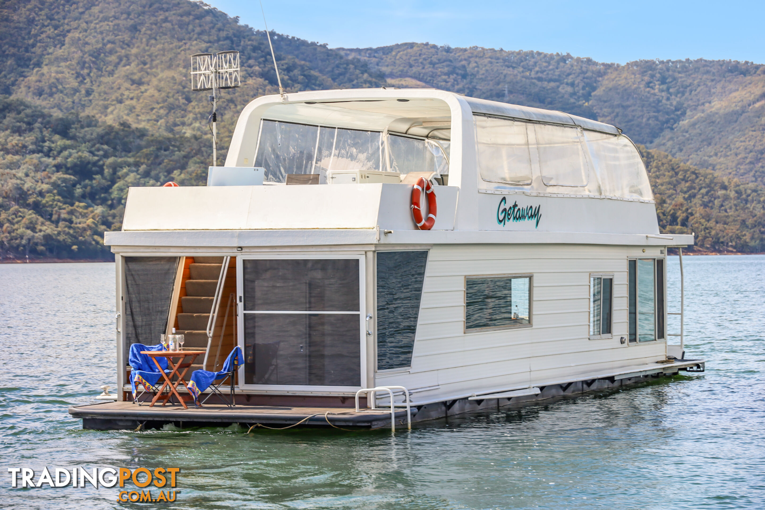 Getaway Houseboat Holiday Home on Lake Eildon