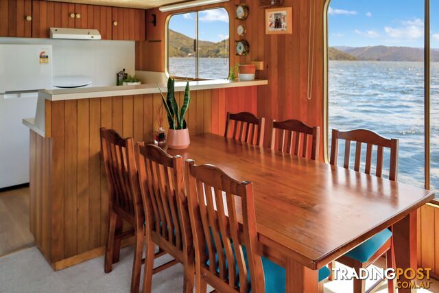 Albatross Houseboat Holiday Home on Lake Eildon