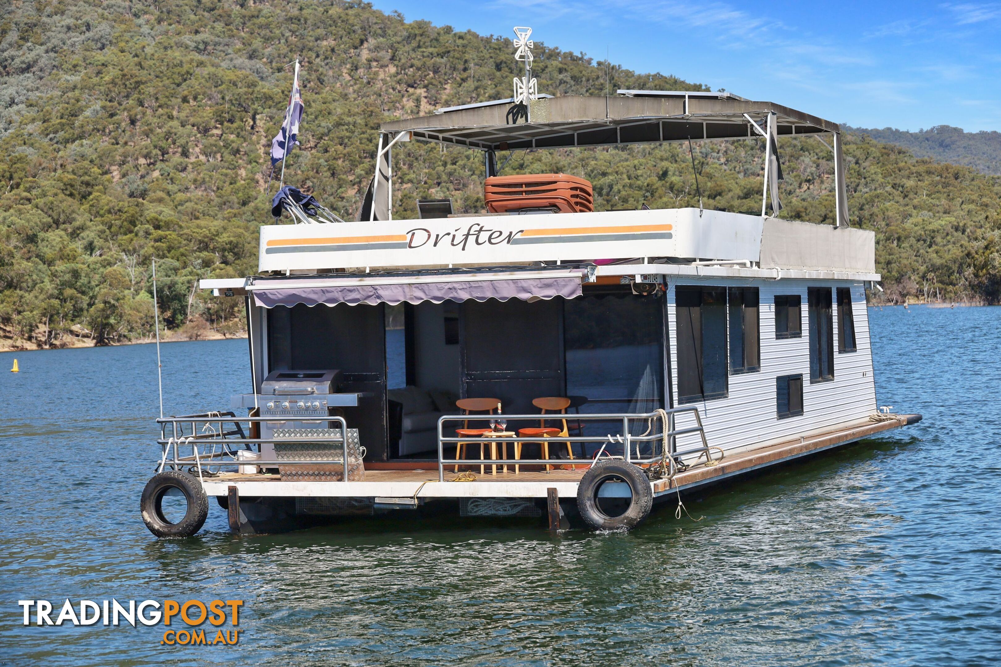 Drifter Houseboat Holiday Home on Lake Eildon