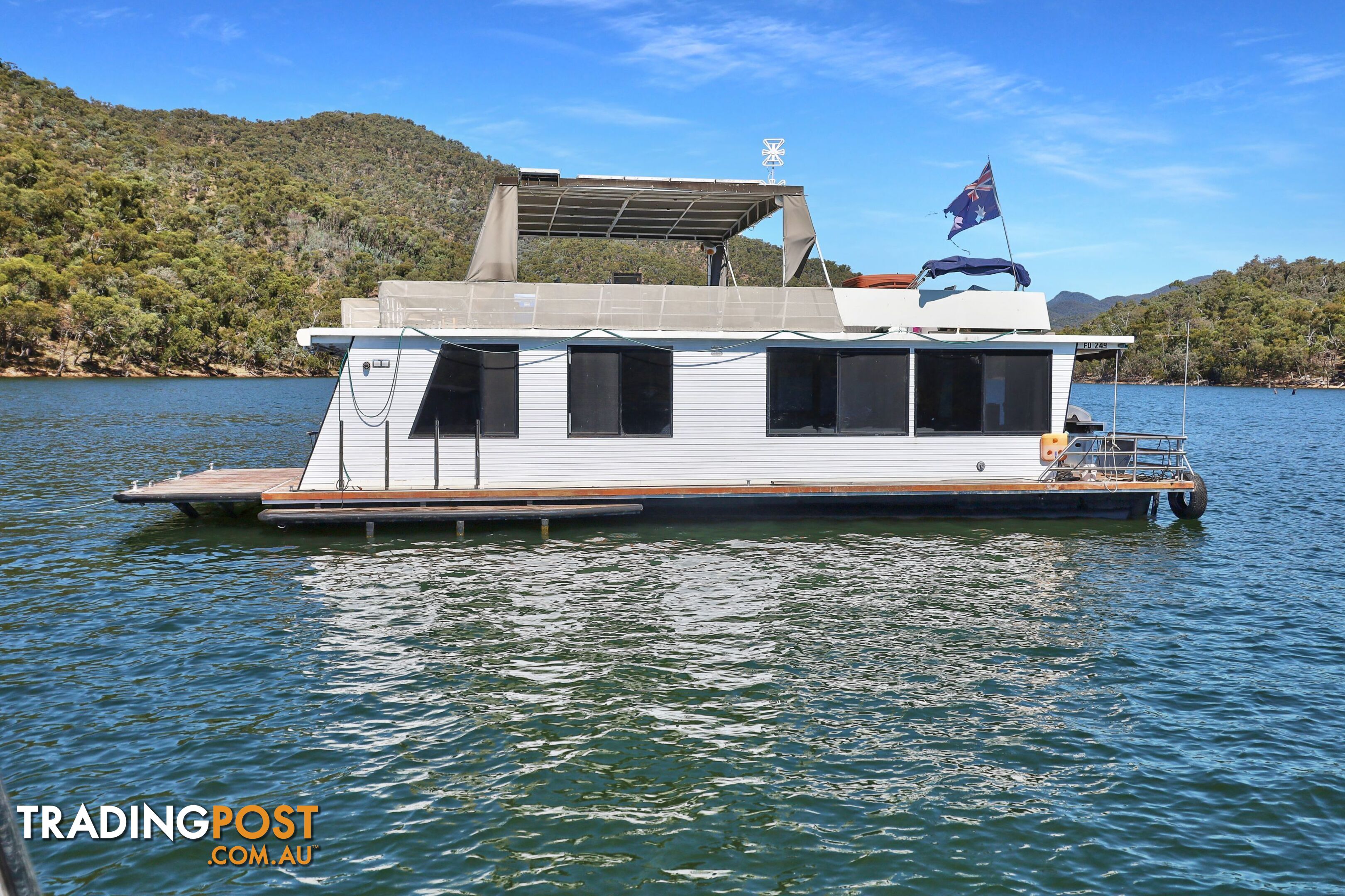 Drifter Houseboat Holiday Home on Lake Eildon