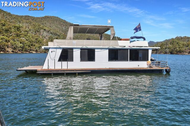 Drifter Houseboat Holiday Home on Lake Eildon