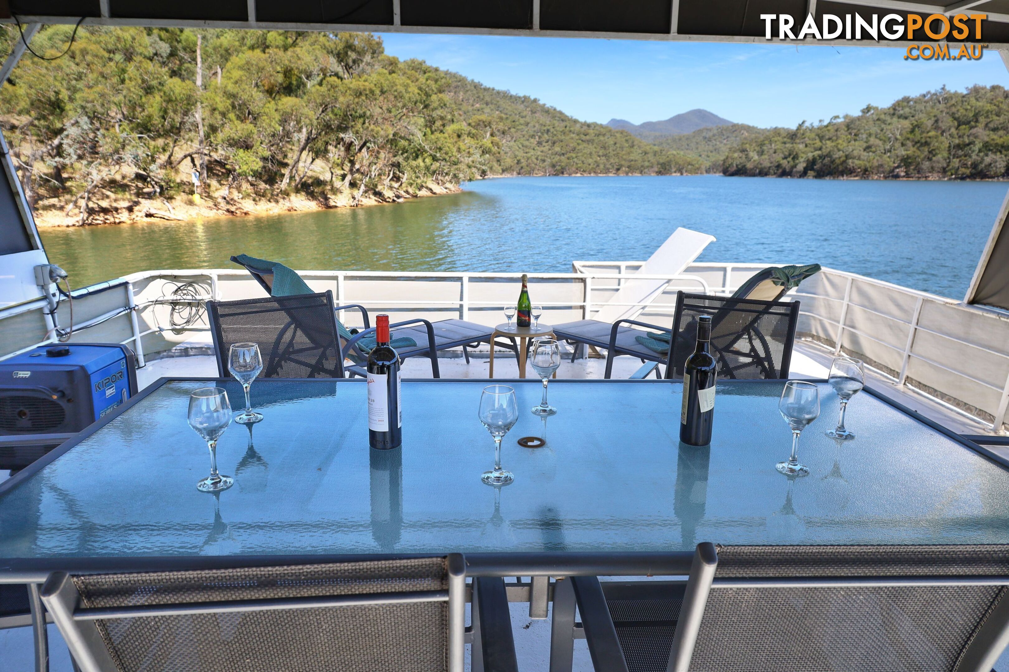 Drifter Houseboat Holiday Home on Lake Eildon