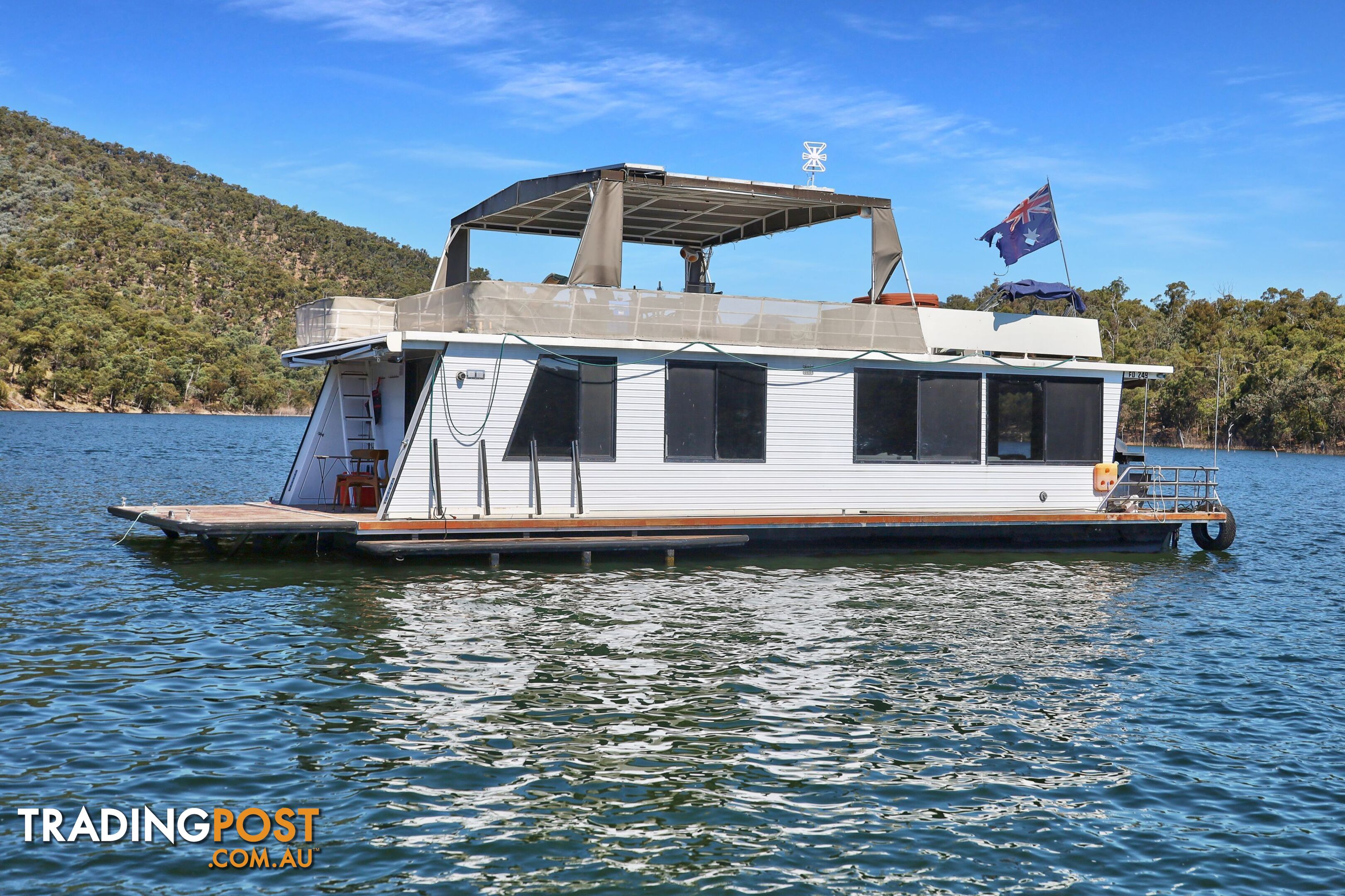 Drifter Houseboat Holiday Home on Lake Eildon