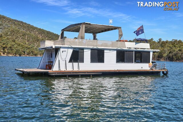 Drifter Houseboat Holiday Home on Lake Eildon