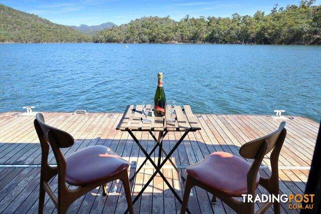 Drifter Houseboat Holiday Home on Lake Eildon