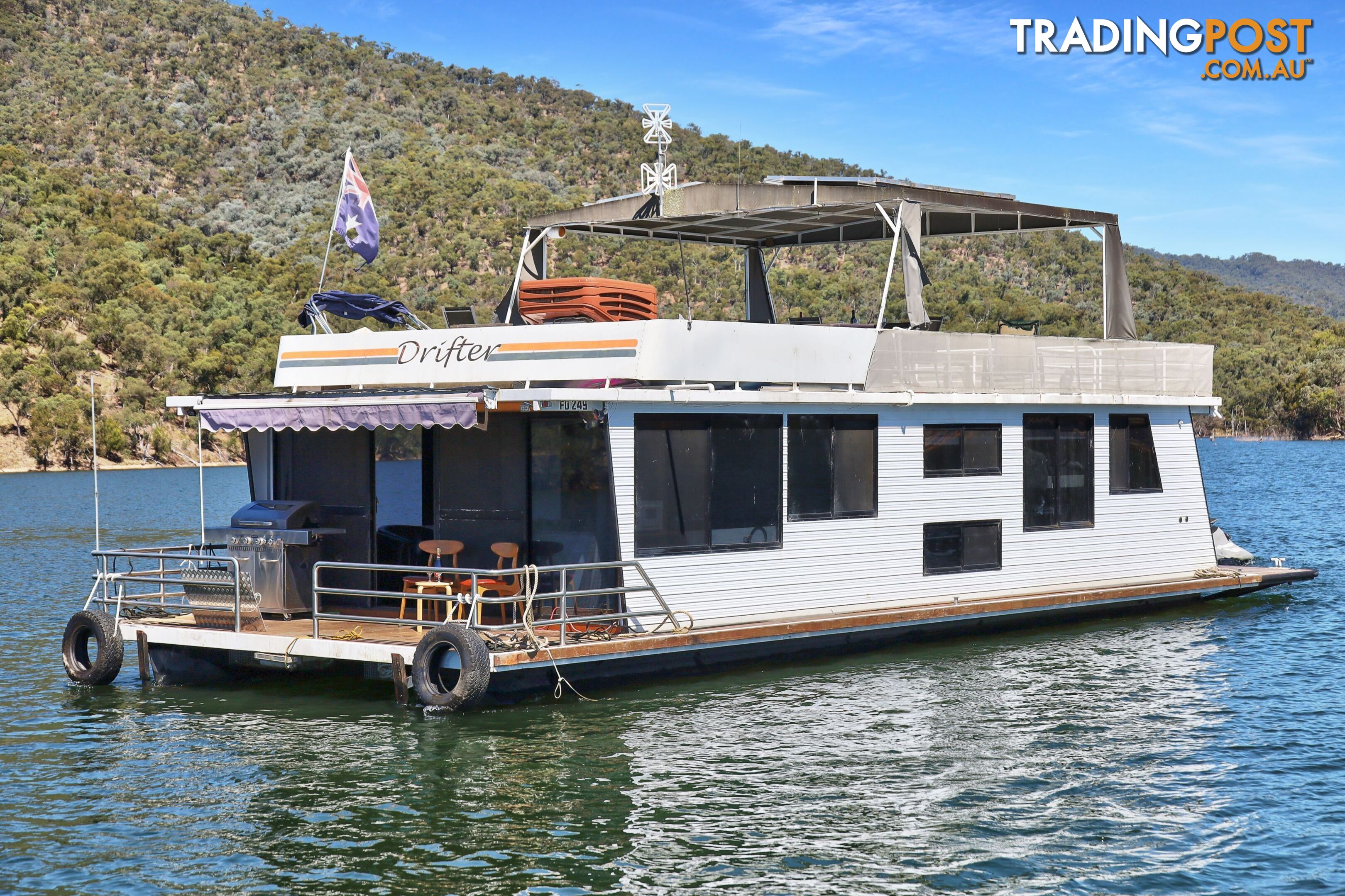 Drifter Houseboat Holiday Home on Lake Eildon