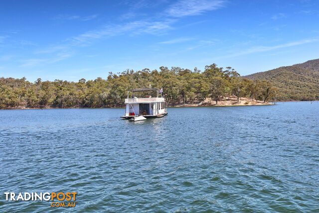 Drifter Houseboat Holiday Home on Lake Eildon