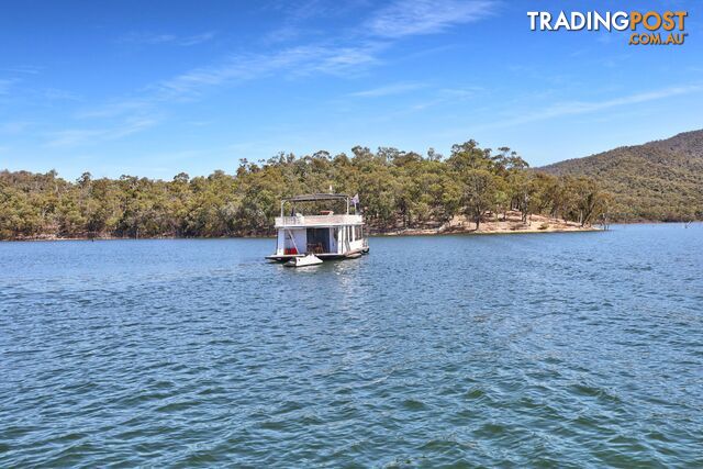 Drifter Houseboat Holiday Home on Lake Eildon