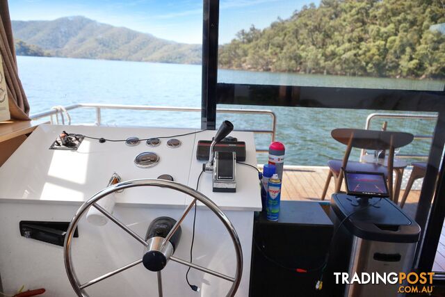 Drifter Houseboat Holiday Home on Lake Eildon