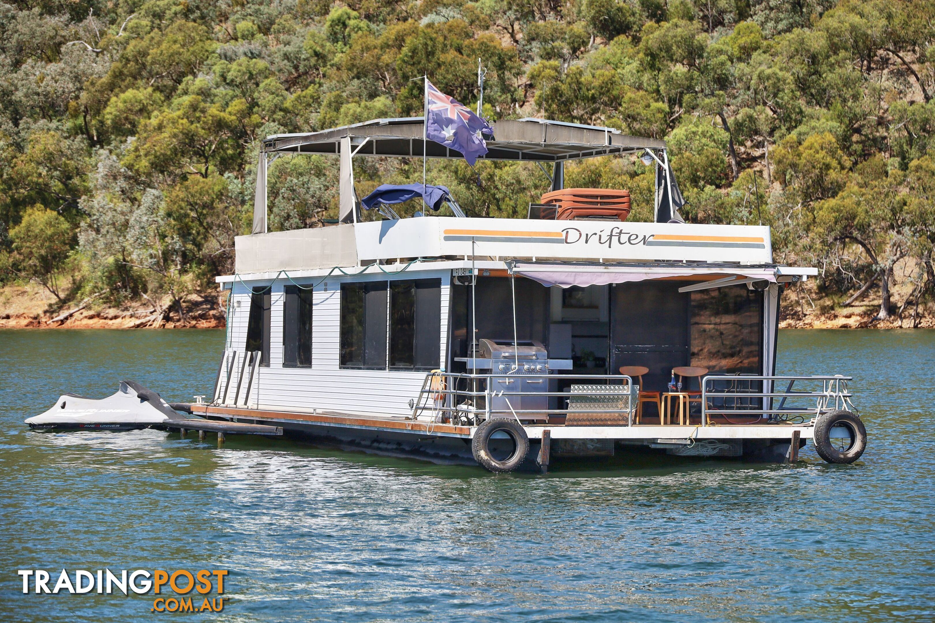 Drifter Houseboat Holiday Home on Lake Eildon