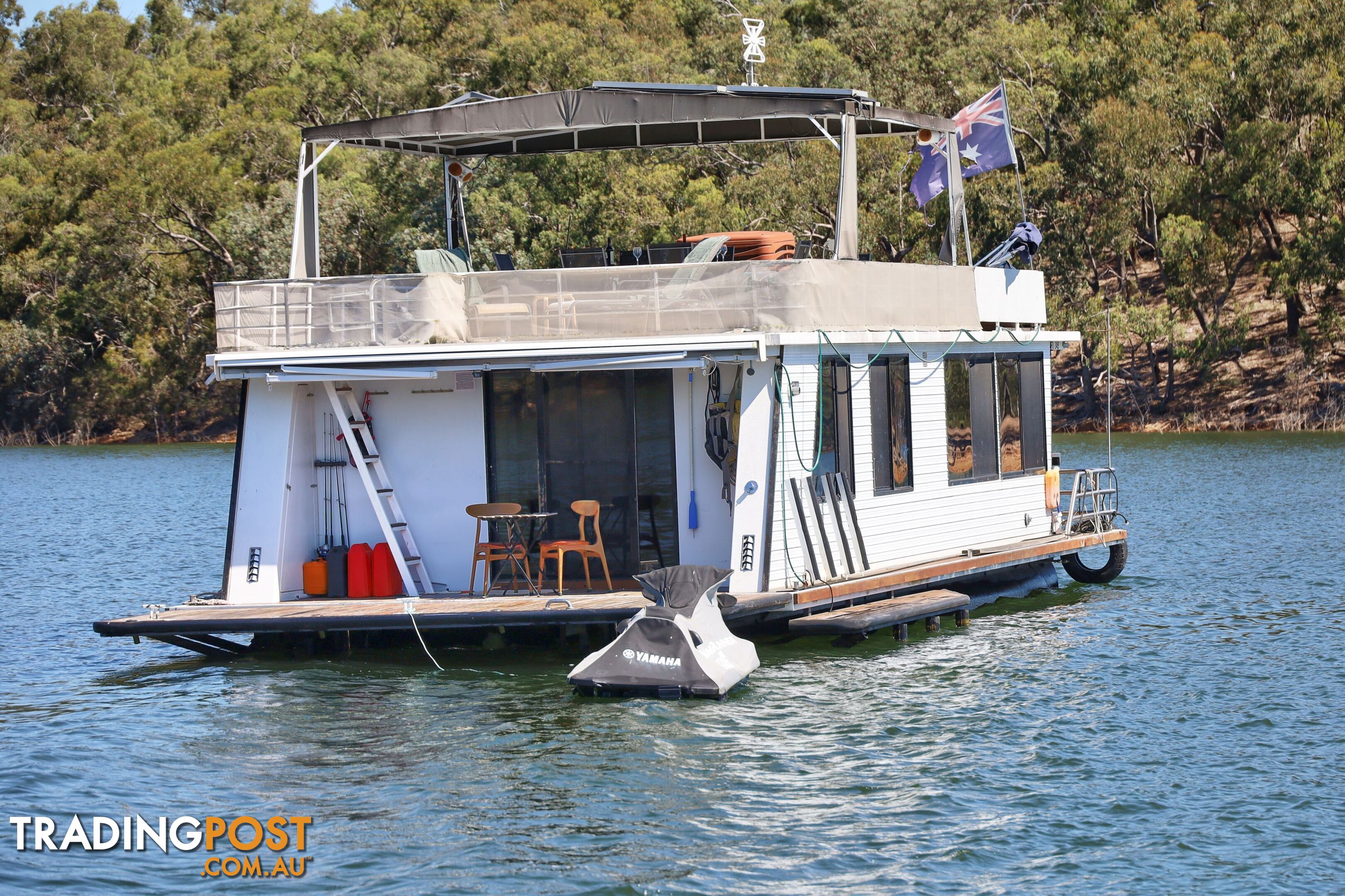 Drifter Houseboat Holiday Home on Lake Eildon