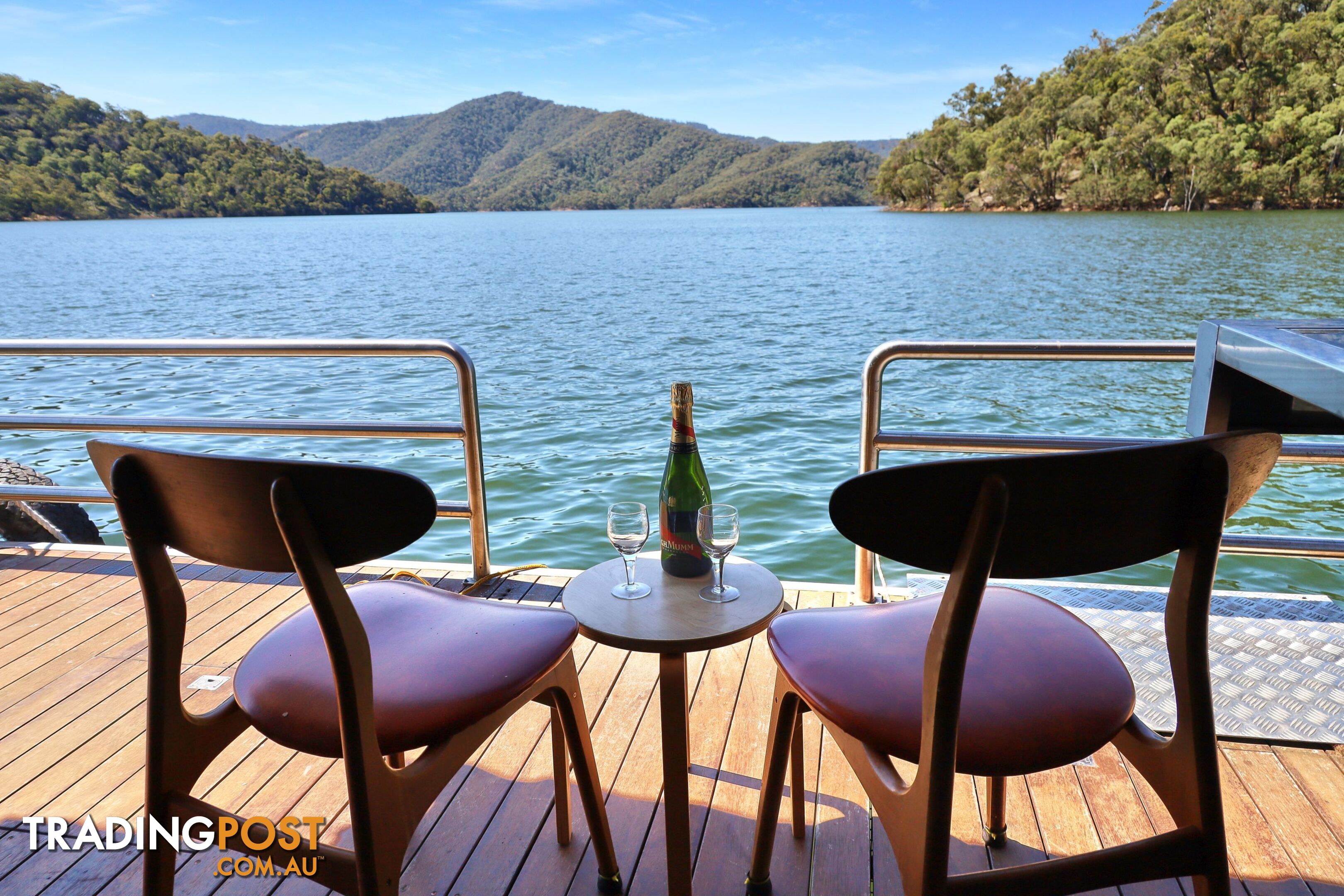 Drifter Houseboat Holiday Home on Lake Eildon