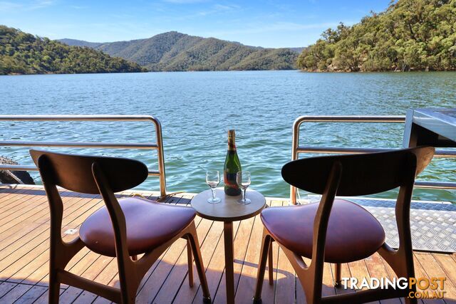 Drifter Houseboat Holiday Home on Lake Eildon