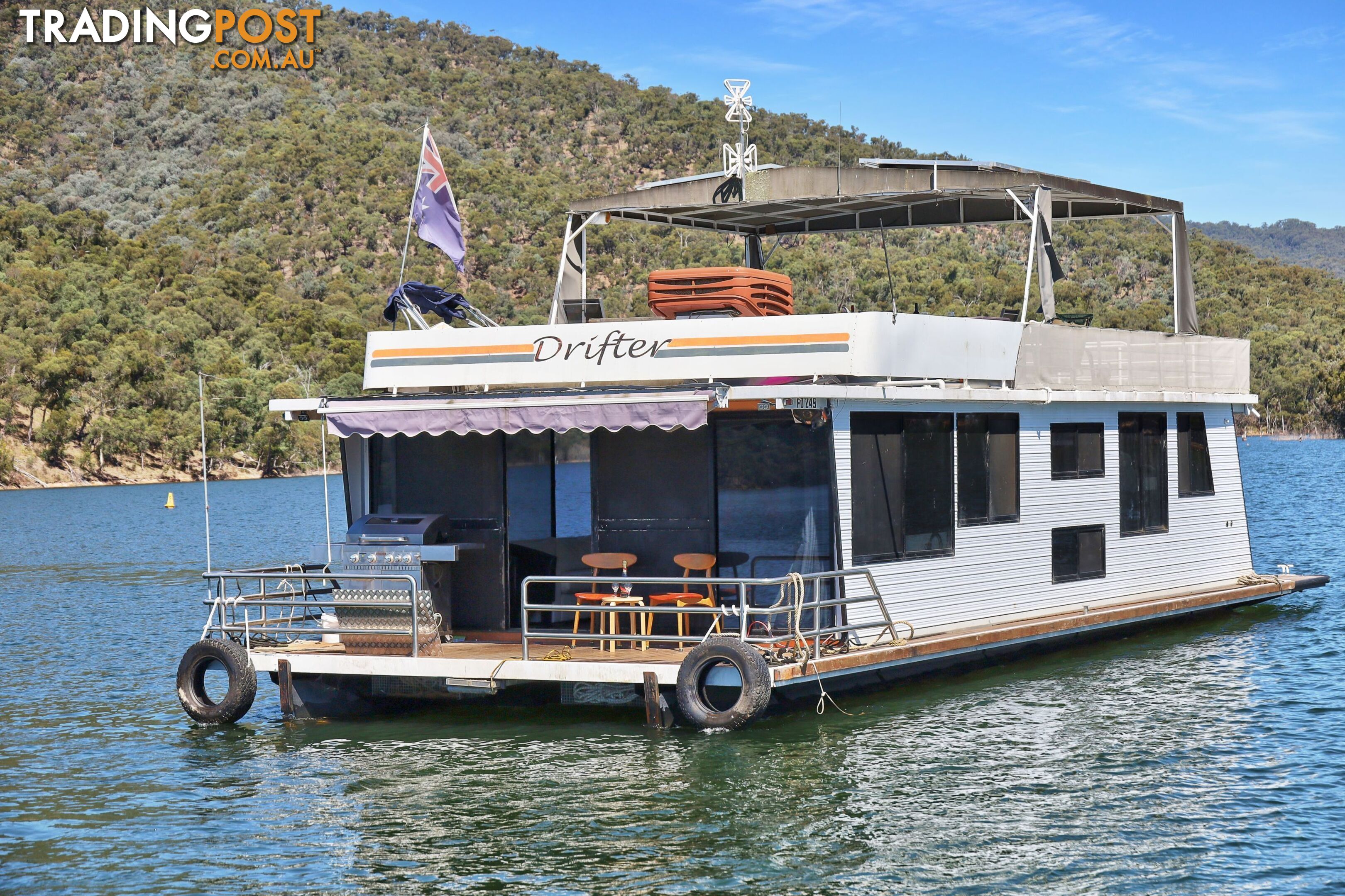 Drifter Houseboat Holiday Home on Lake Eildon