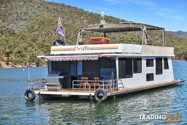 Drifter Houseboat Holiday Home on Lake Eildon