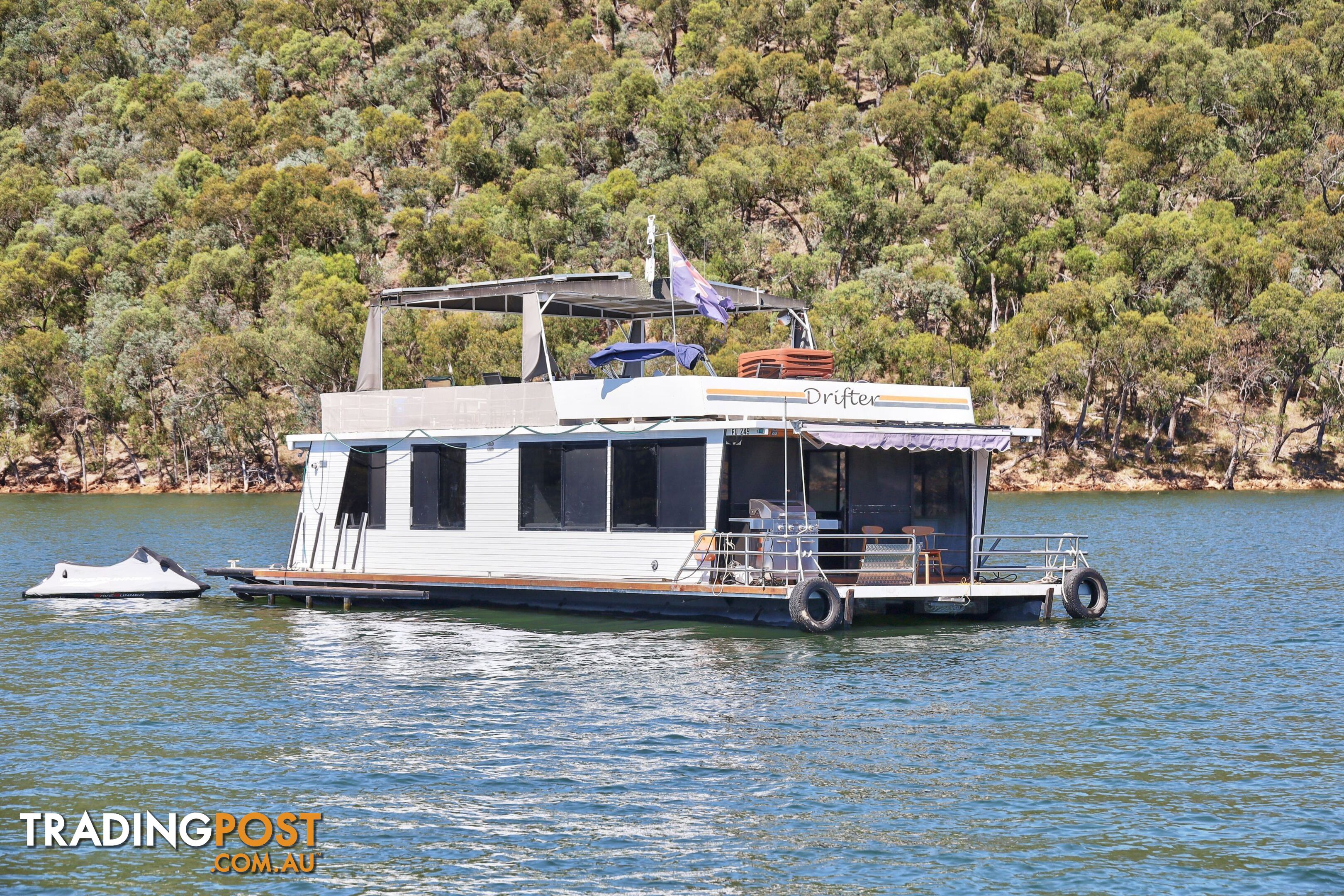 Drifter Houseboat Holiday Home on Lake Eildon