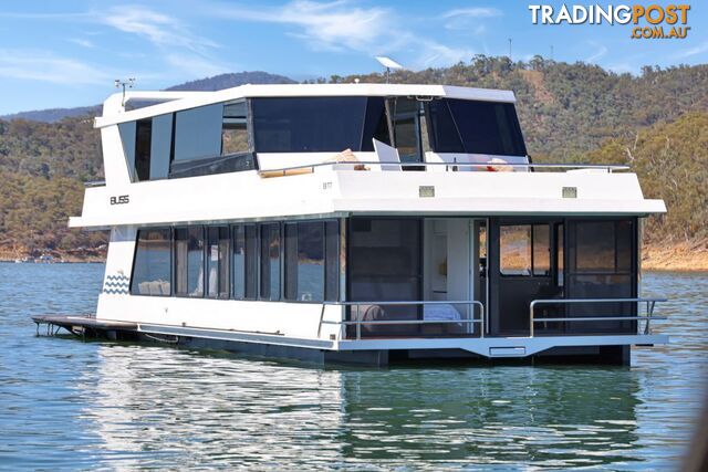 BLISS Houseboat Holiday Home on Lake Eildon