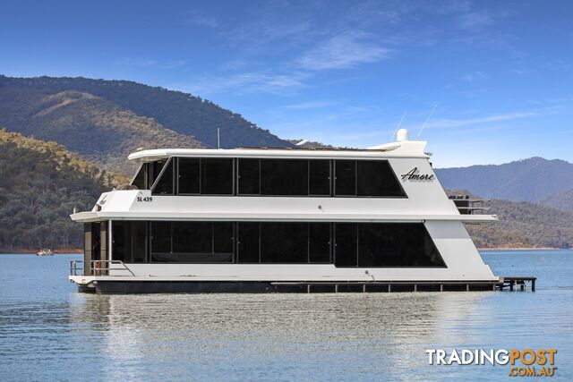 AMORE Houseboat Holiday Home on Lake Eildon