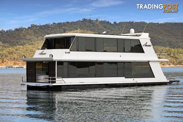 AMORE Houseboat Holiday Home on Lake Eildon