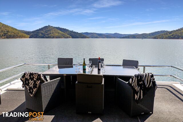 AMORE Houseboat Holiday Home on Lake Eildon