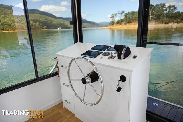 AMORE Houseboat Holiday Home on Lake Eildon