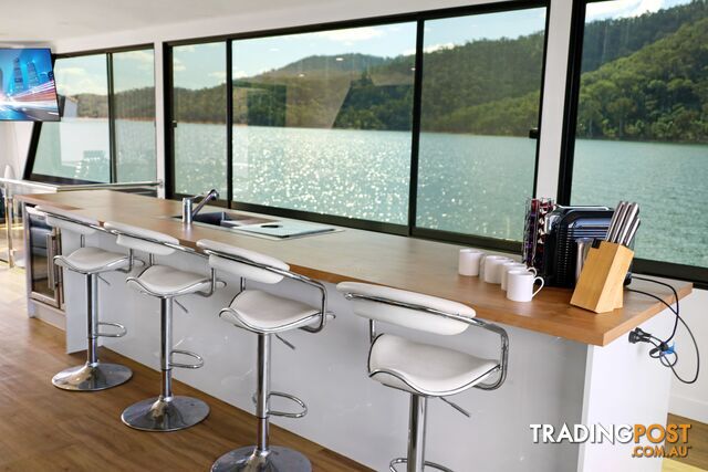 AMORE Houseboat Holiday Home on Lake Eildon