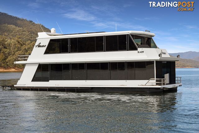 AMORE Houseboat Holiday Home on Lake Eildon