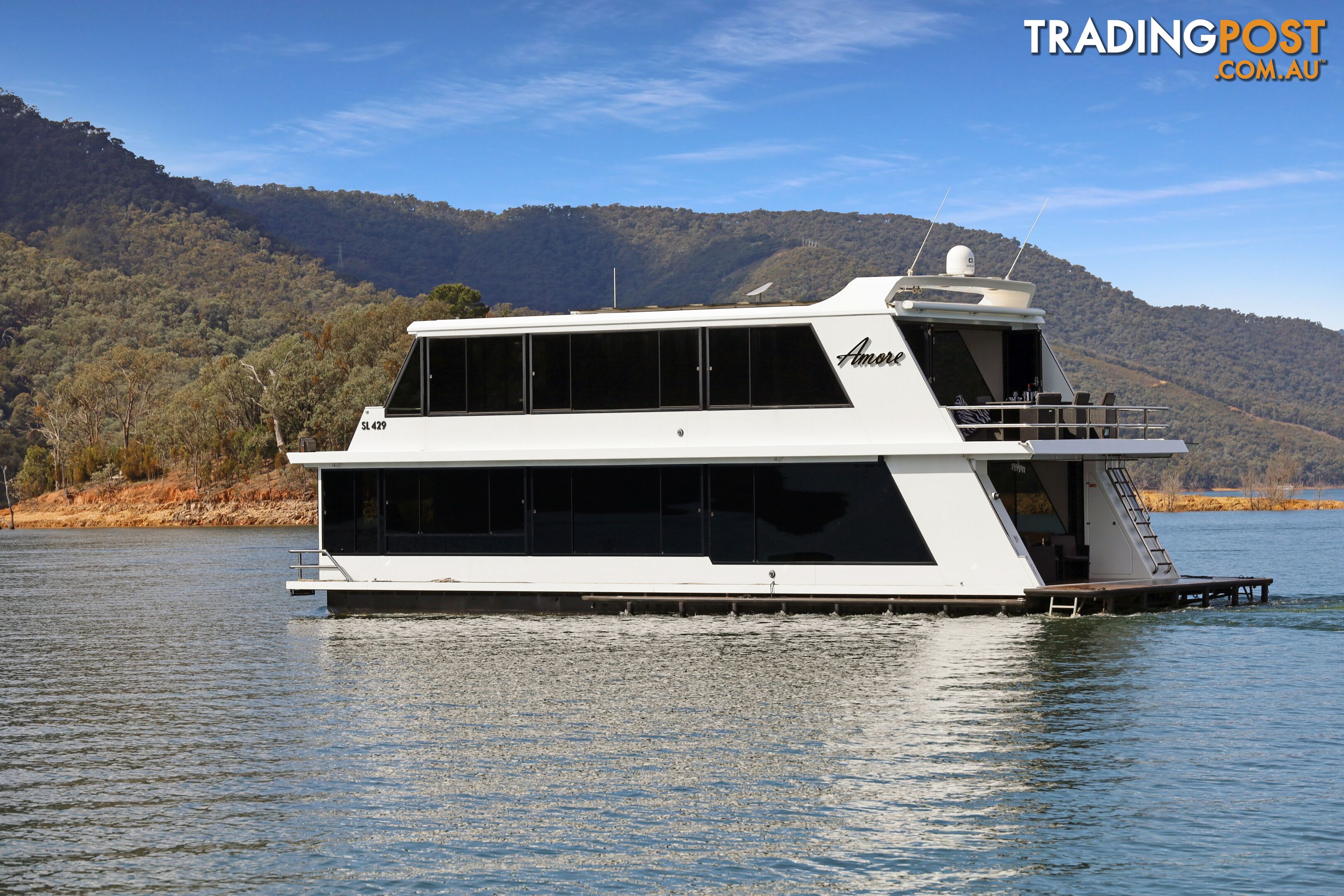 AMORE Houseboat Holiday Home on Lake Eildon