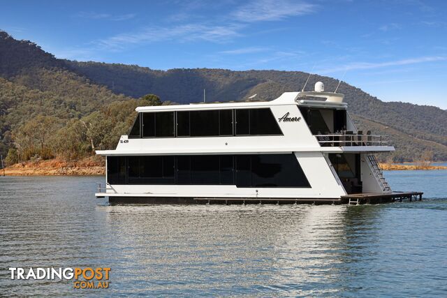 AMORE Houseboat Holiday Home on Lake Eildon