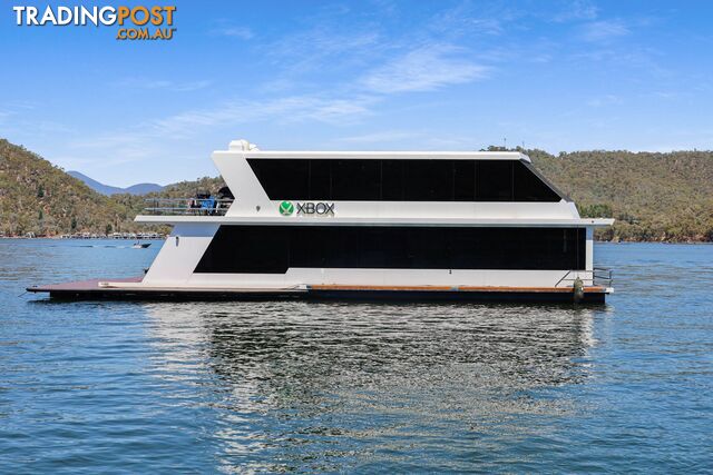 X-BOX Houseboat Holiday Home on Lake Eildon