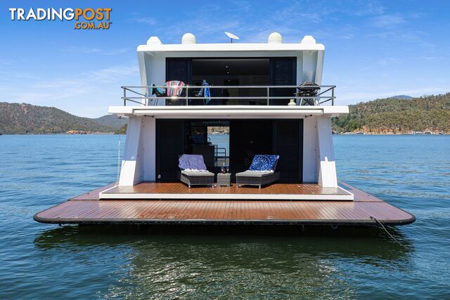 X-BOX Houseboat Holiday Home on Lake Eildon