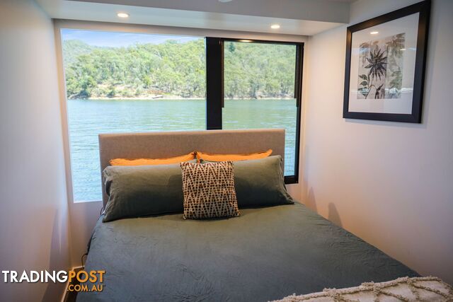 X-BOX Houseboat Holiday Home on Lake Eildon