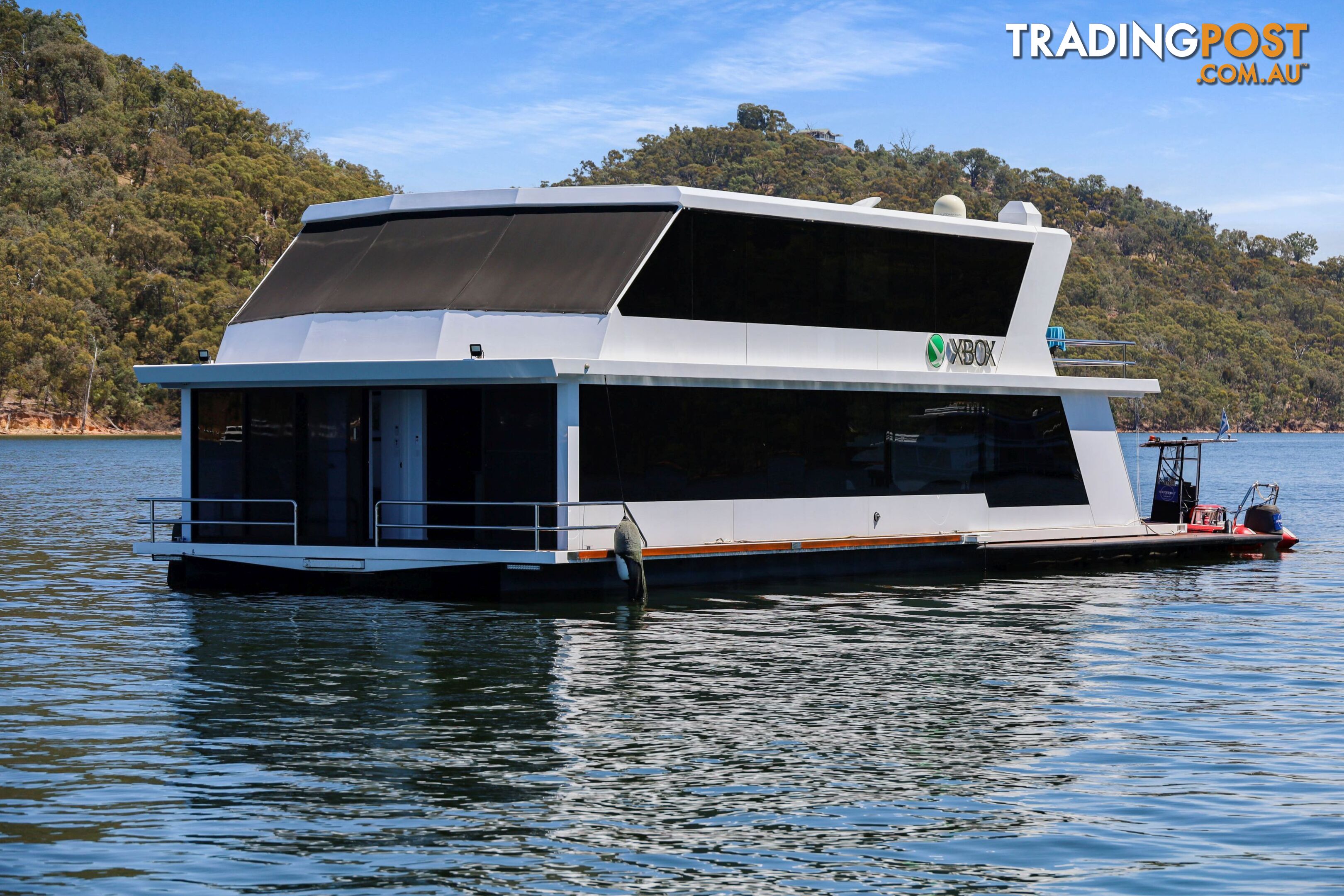 X-BOX Houseboat Holiday Home on Lake Eildon