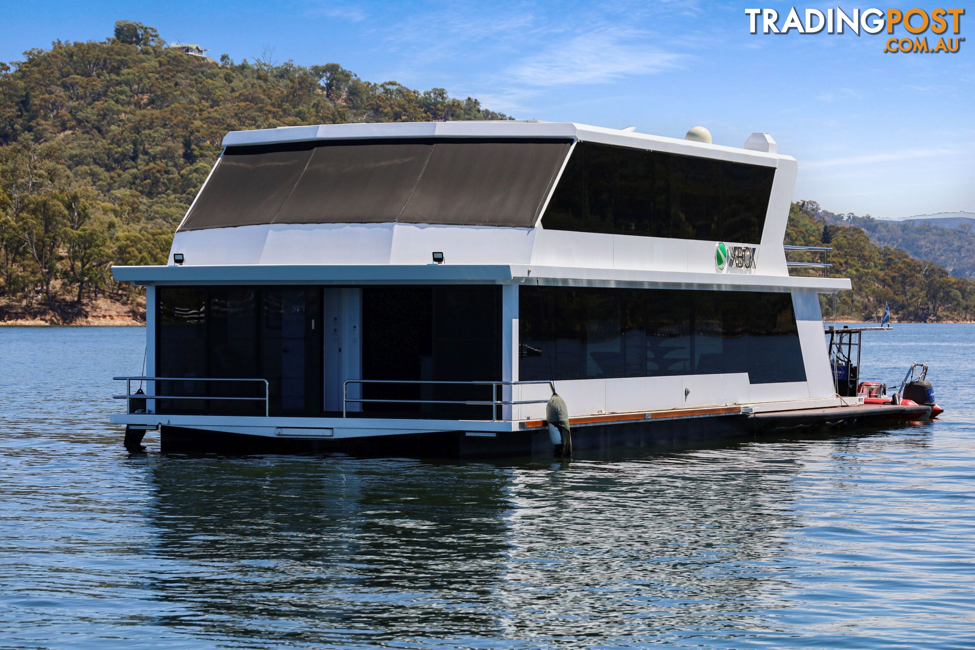 X-BOX Houseboat Holiday Home on Lake Eildon