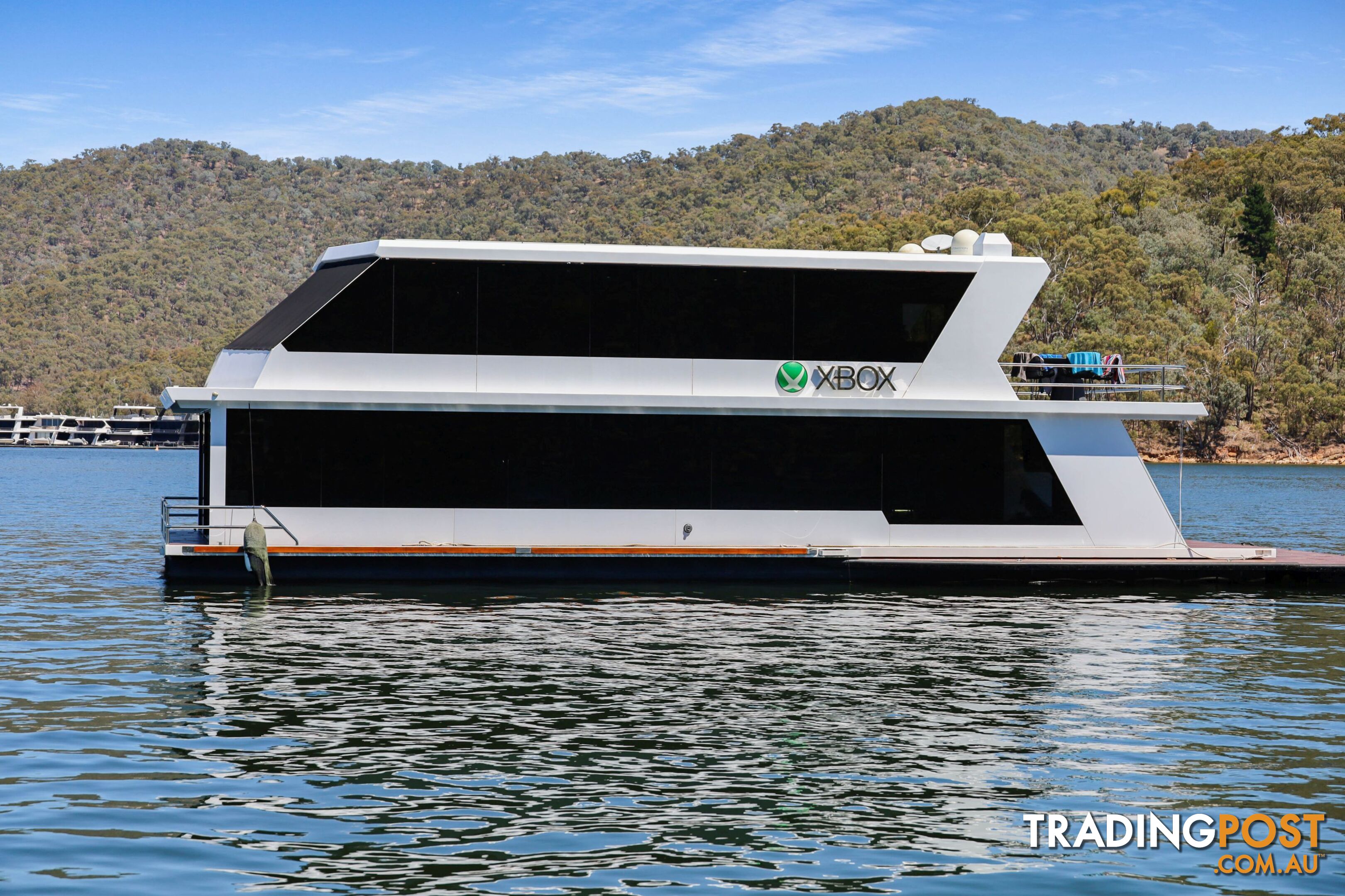 X-BOX Houseboat Holiday Home on Lake Eildon