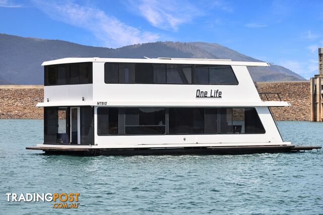 ONE LIFE Houseboat Holiday Home on Lake Eildon