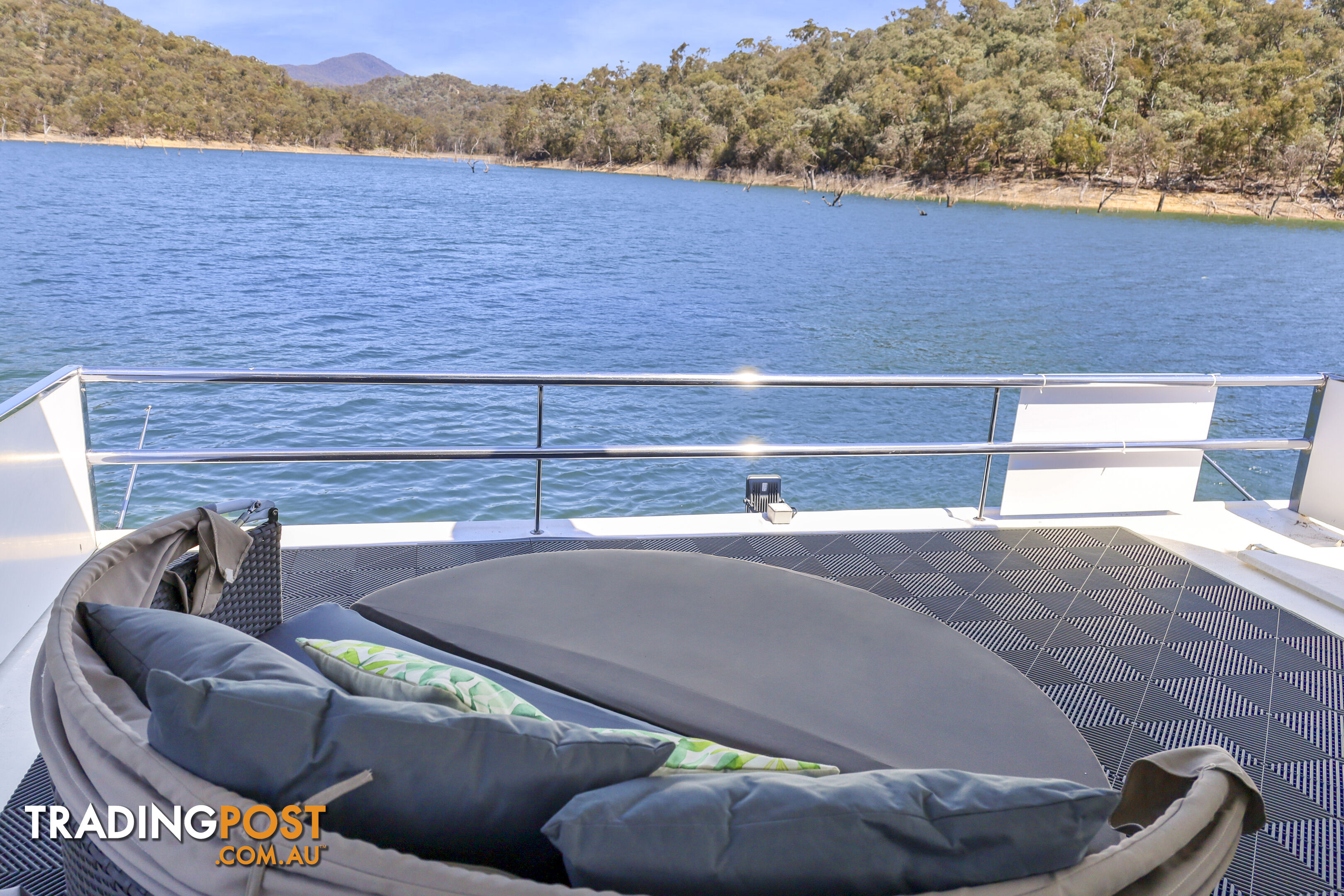 H2O Houseboat Holiday Home on Lake Eildon