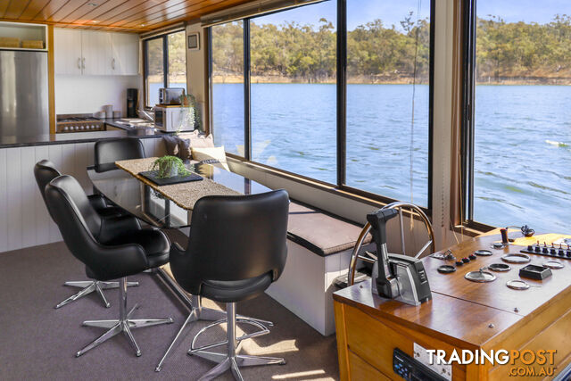 H2O Houseboat Holiday Home on Lake Eildon