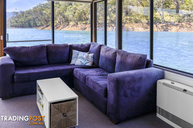 H2O Houseboat Holiday Home on Lake Eildon