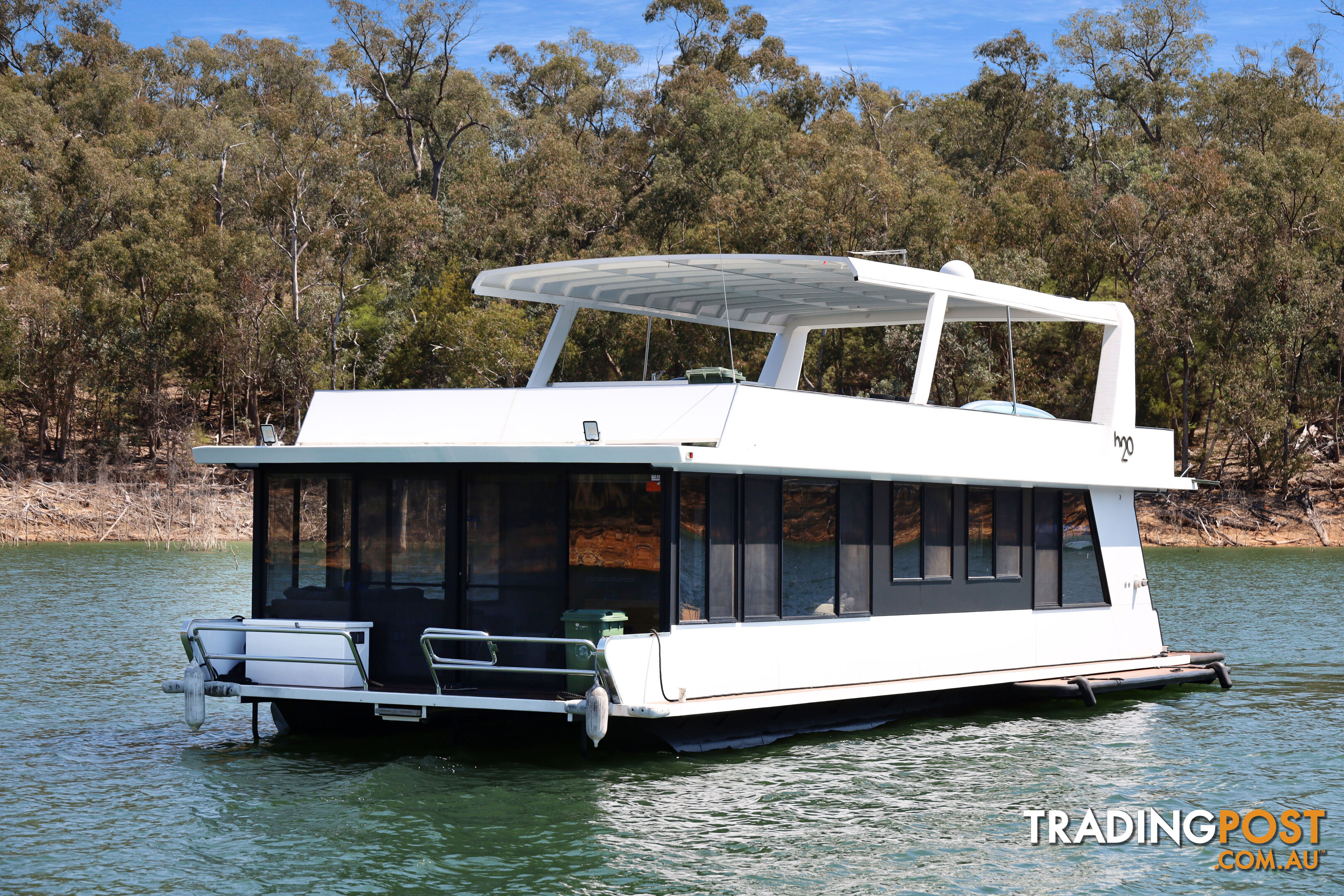 H2O Houseboat Holiday Home on Lake Eildon