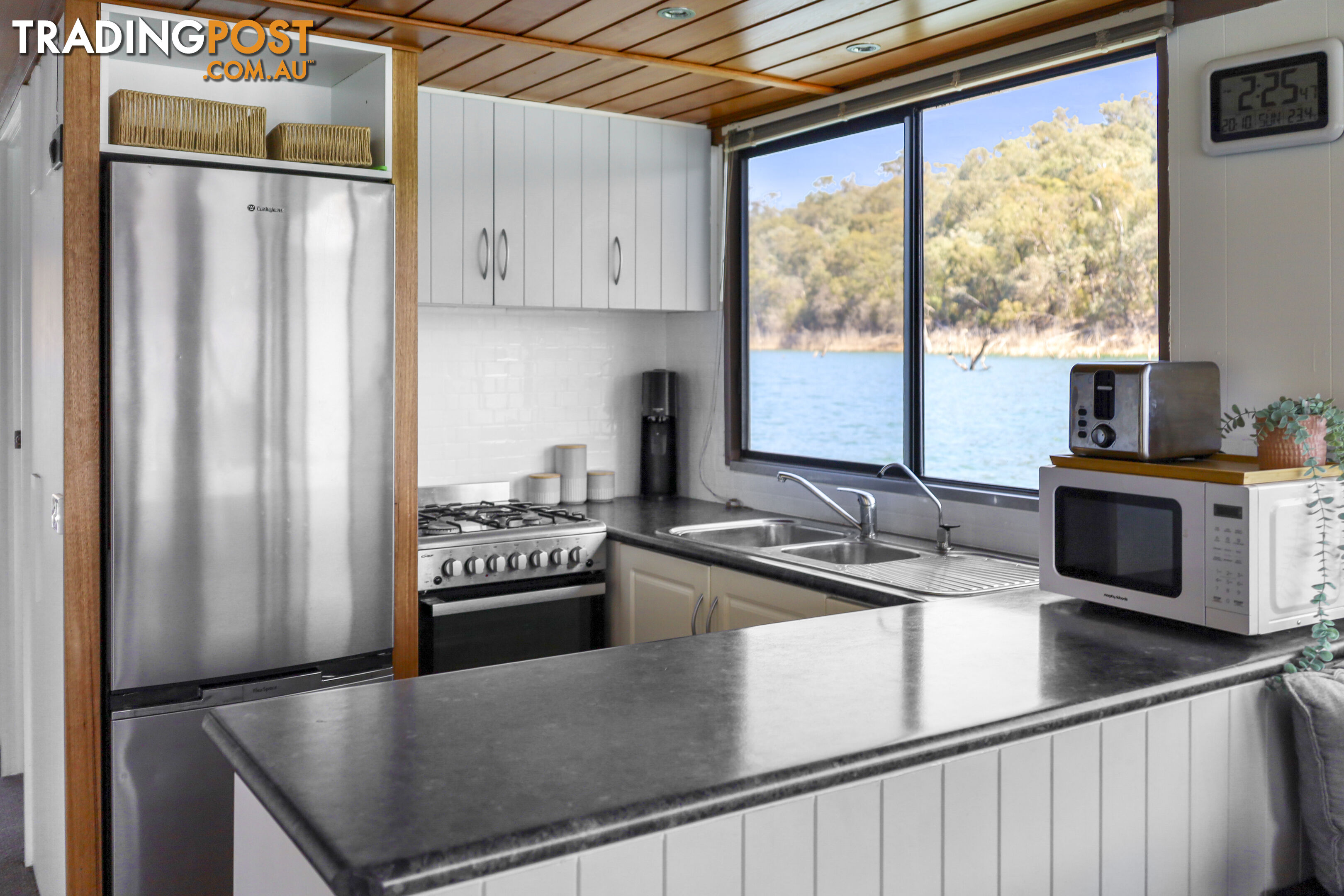 H2O Houseboat Holiday Home on Lake Eildon