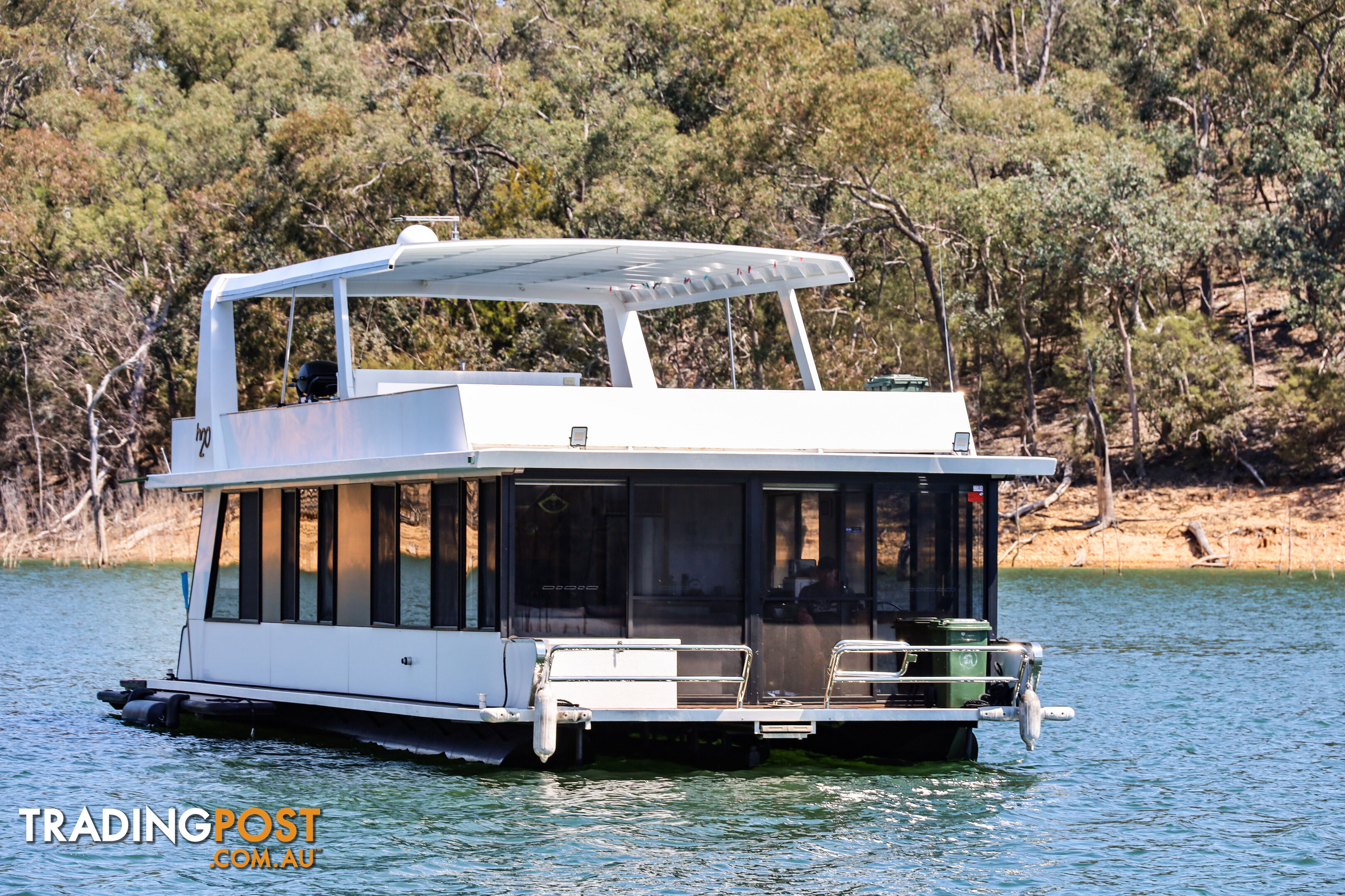 H2O Houseboat Holiday Home on Lake Eildon