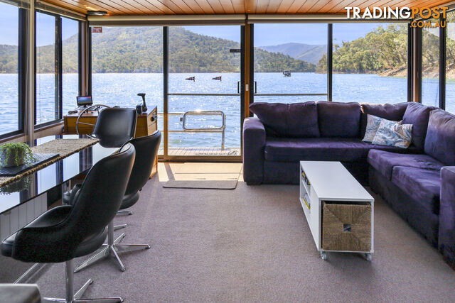 H2O Houseboat Holiday Home on Lake Eildon