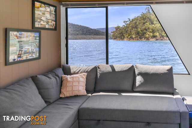 H2O Houseboat Holiday Home on Lake Eildon