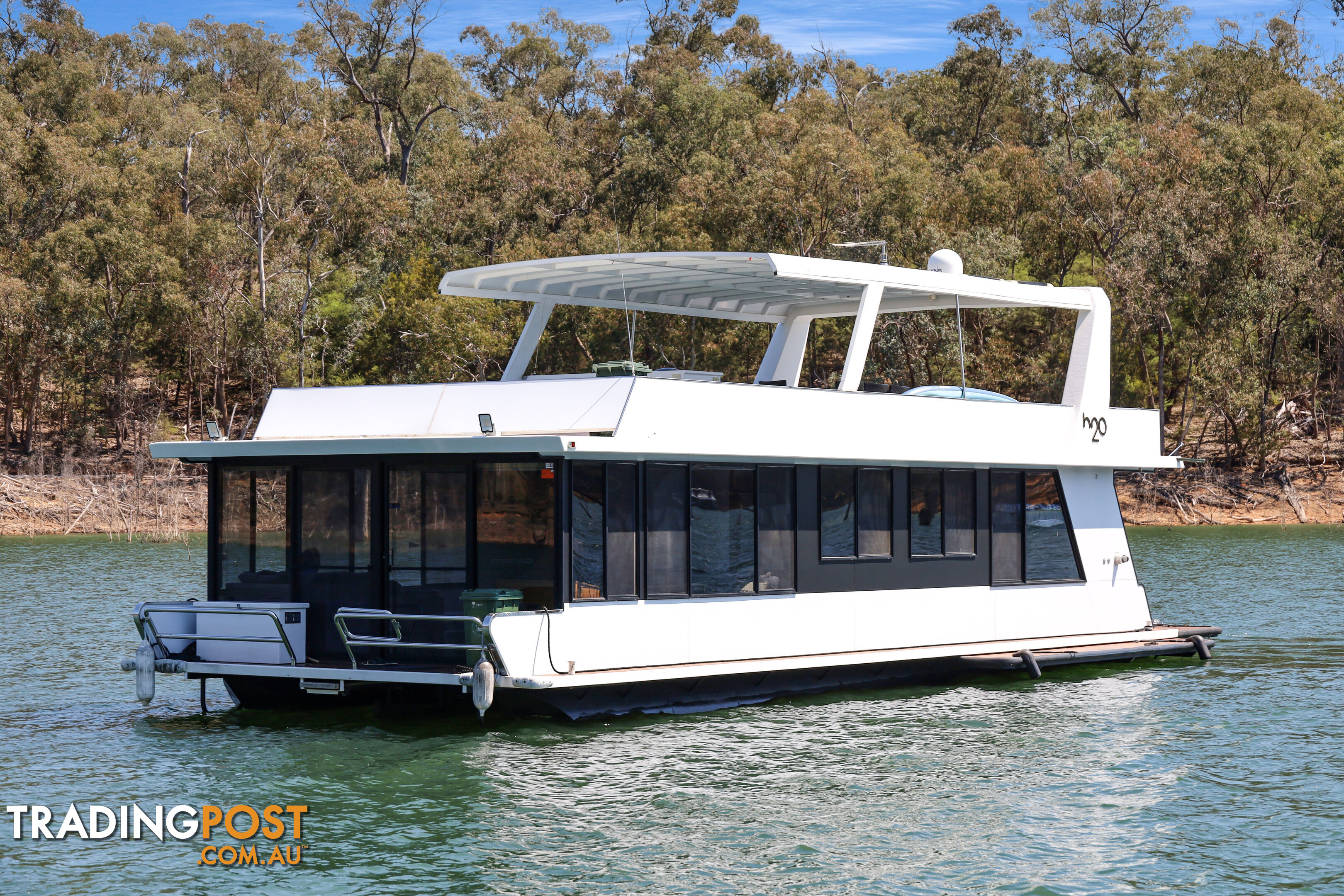 H2O Houseboat Holiday Home on Lake Eildon